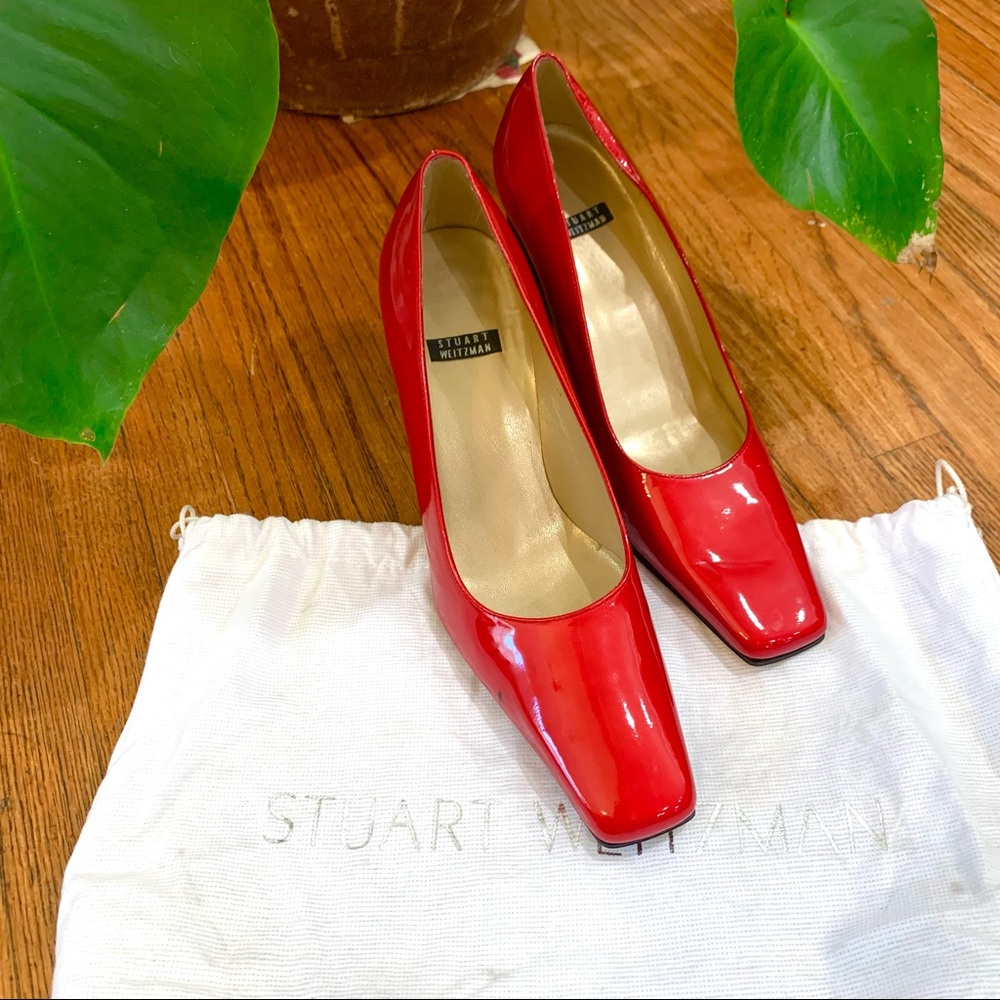 STUART WEITZMAN Red Patent Leather Pumps